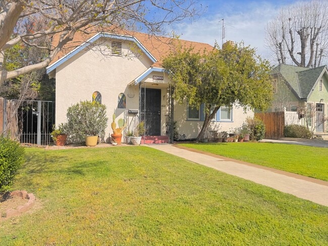 property at 2606 Sunset Ave