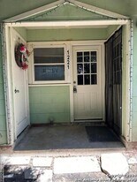 1221 thorain in San Antonio, TX - Building Photo