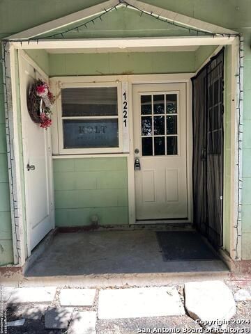 property at 1221 W Thorain Blvd