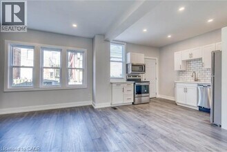 23 Gibson Ave in Hamilton, ON - Building Photo - Building Photo