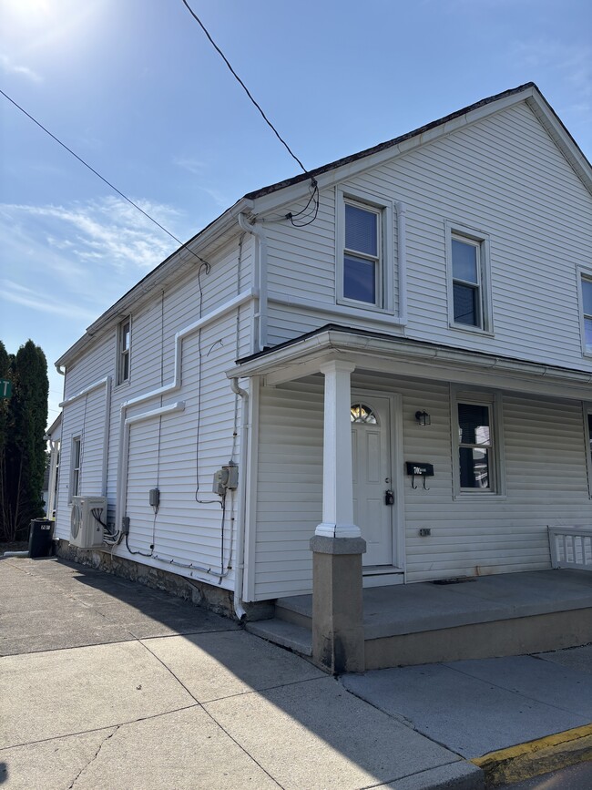 702 Locust St in Lebanon, PA - Foto de edificio - Building Photo