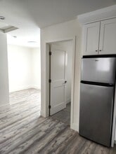 6235 Aura Ave, Unit 6237 in Tarzana, CA - Building Photo - Building Photo