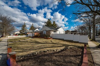 1656 Putney Rd in Valley Stream, NY - Foto de edificio - Building Photo