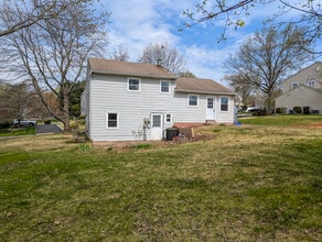 1583 Yeakel Way in Lansdale, PA - Foto de edificio - Building Photo