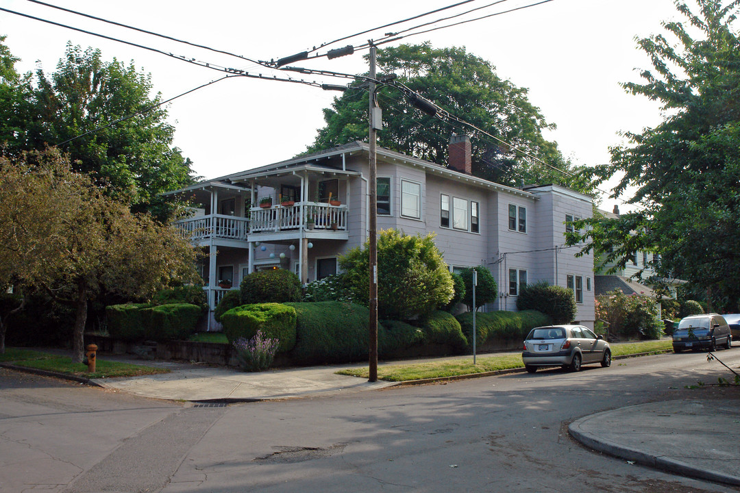 1622-1628 SE 32nd Pl in Portland, OR - Building Photo