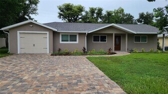 1718 Cardinal Dr in Clearwater, FL - Building Photo
