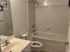 133-133 Wynford Dr in Toronto, ON - Building Photo - Building Photo