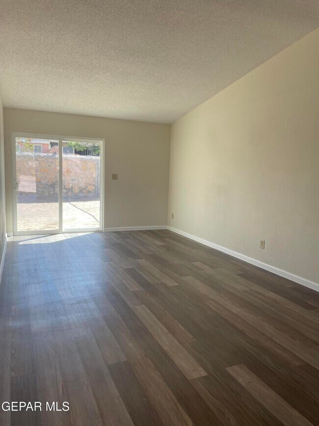 866 Barandal Dr in El Paso, TX - Foto de edificio - Building Photo