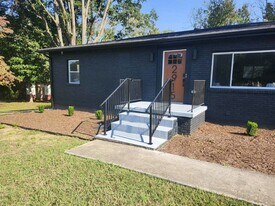 2915 Reynolds Park Rd in Winston-Salem, NC - Building Photo