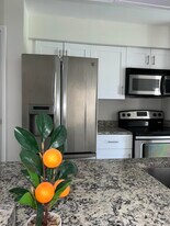 899 Riverside Dr in Coral Springs, FL - Building Photo