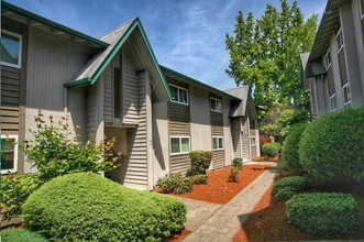 Center Plaza in Beaverton, OR - Foto de edificio - Building Photo