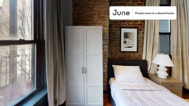 Private bedroom in 4 bed/2 bath Home in New York, NY - Building Photo - Building Photo