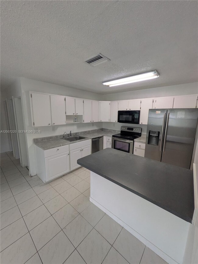 8033 NW 41 Ct in Sunrise, FL - Building Photo - Building Photo
