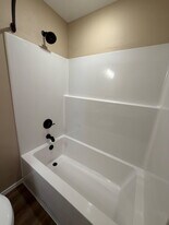 172 Ruby Ln in Hollister, MO - Building Photo