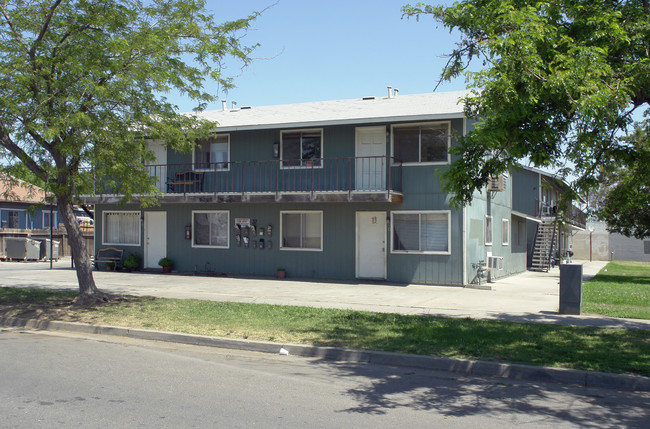 37 E 12th St in Merced, CA - Foto de edificio - Building Photo