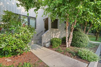 61 Whitney Glen Dr in Westport, CT - Building Photo - Building Photo