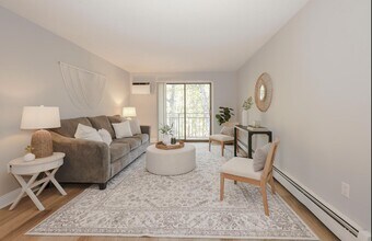 19 Country Club Dr in Manchester, NH - Building Photo - Building Photo