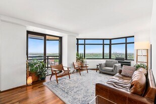 112-01 Queens Blvd in Queens, NY - Building Photo