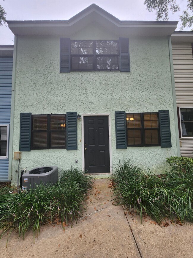 property at 828 W Carolina St