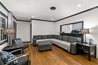 5923 Moonmist Dr in Houston, TX - Foto de edificio - Building Photo