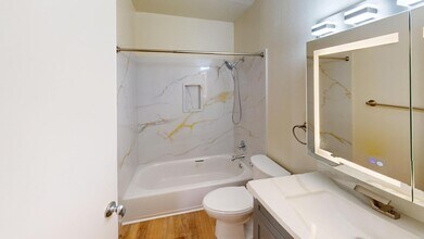 397 Imperial Way in Daly City, CA - Foto de edificio - Building Photo
