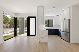 6852 NW 4th Ave in Miami, FL - Building Photo