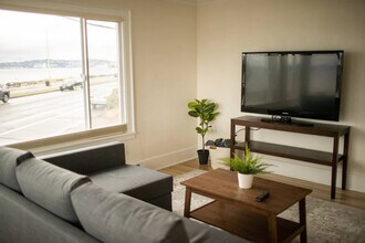 2430 Alki Ave SW in Seattle, WA - Building Photo - Building Photo