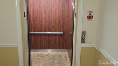 103 Liddle Ave in Edison, NJ - Building Photo - Building Photo