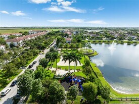 16946 SW 90th Terrace Cir in Miami, FL - Building Photo