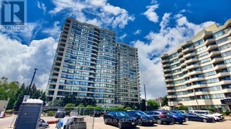 75 King St E in Mississauga, ON - Building Photo