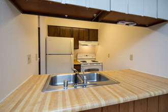 Cedarwood Apartments in Anchorage, AK - Building Photo - Interior Photo