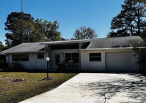 1134 SE 3rd St in Crystal River, FL - Building Photo