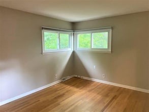 8854 E Prairie Rd in Skokie, IL - Building Photo - Building Photo