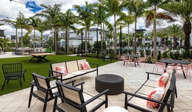 Solea at Miami Lakes in Hialeah, FL - Foto de edificio - Building Photo