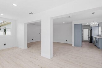 715 40th Ave NE in St. Petersburg, FL - Building Photo - Building Photo