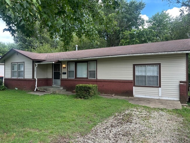 property at 1007 Mayes Ave