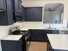 Room in House on Katherine Way in San Antonio, TX - Building Photo