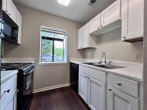 8905 Schick Rd in Austin, TX - Building Photo - Building Photo