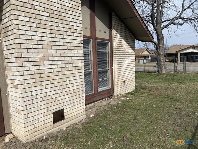 property at 2405 Shoemaker Dr