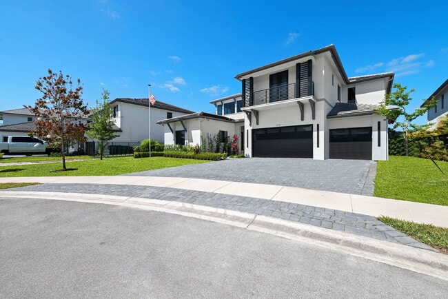 5735 SW 104th Terrace in Cooper City, FL - Foto de edificio - Building Photo