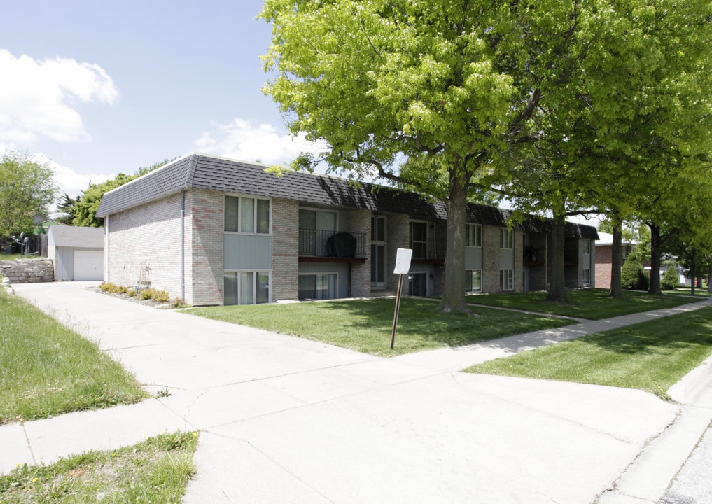 5521 Canterbury Ln in Lincoln, NE - Foto de edificio