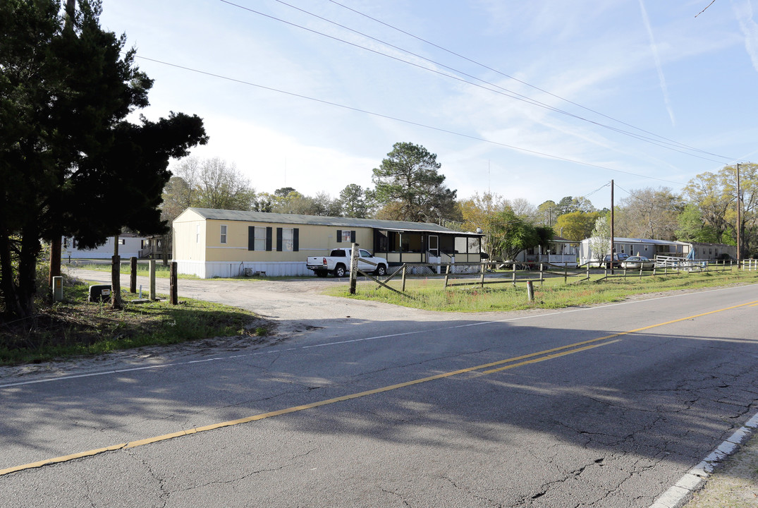 Graves Trailer Park in Bluffton, SC - Building Photo