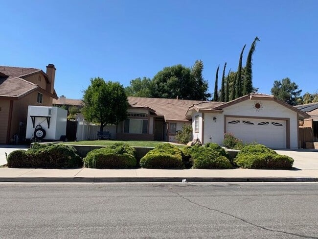 property at 39581 Via Temprano