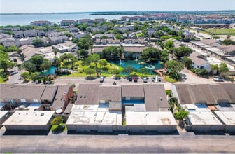 11 Rock Creek Dr in Corpus Christi, TX - Building Photo - Building Photo