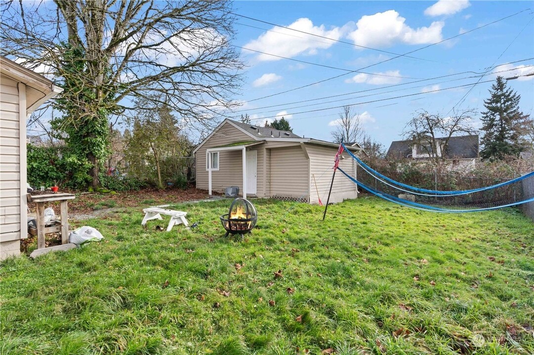 2010 E 36th St-Unit -Unit B in Tacoma, WA - Building Photo