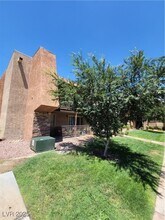 5121 River Glen Dr in Las Vegas, NV - Building Photo - Building Photo