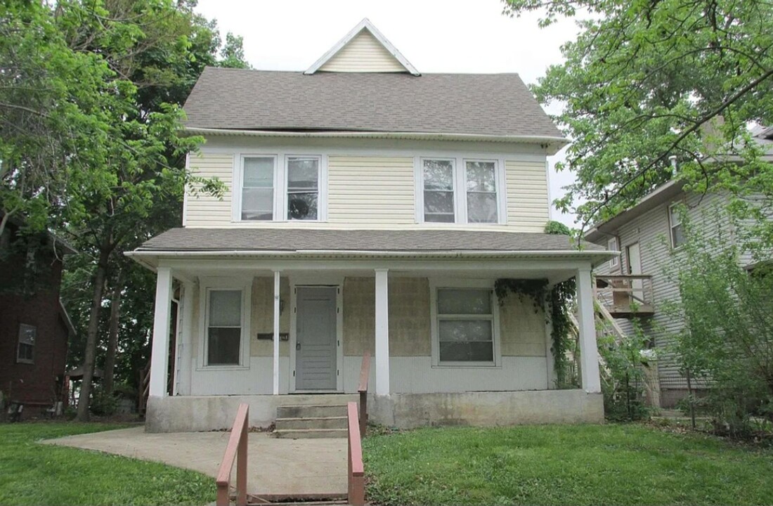 1506 E Main St in Muncie, IN - Foto de edificio