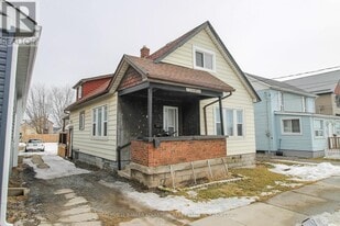 181 Welland St in Port Colborne, ON - Building Photo