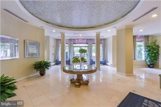 12001 Market St-Unit -341 in Reston, VA - Foto de edificio - Building Photo