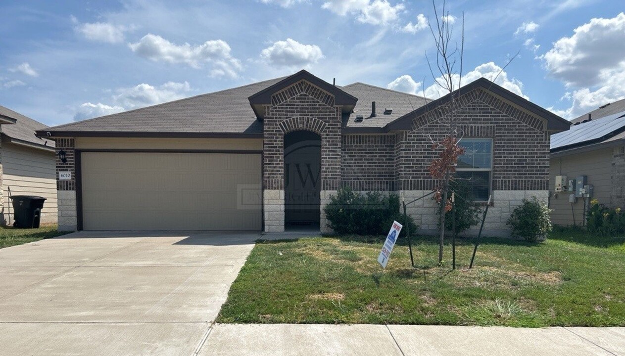 6010 Sally Ride Ln in Killeen, TX - Building Photo